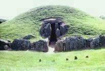 Bryn Celli Ddu passage-grave, Anglesey (Photo: July 1987)